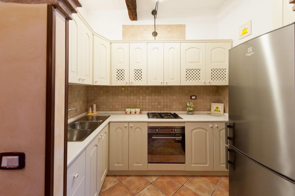 Bed And Breakfast Mblo ฟอนดี ภายนอก รูปภาพ