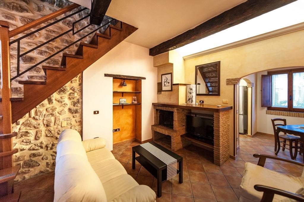 Bed And Breakfast Mblo ฟอนดี ภายนอก รูปภาพ