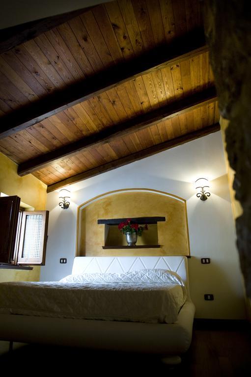 Bed And Breakfast Mblo ฟอนดี ภายนอก รูปภาพ