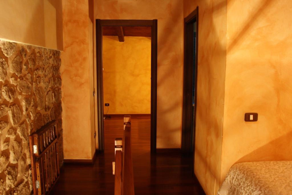 Bed And Breakfast Mblo ฟอนดี ภายนอก รูปภาพ